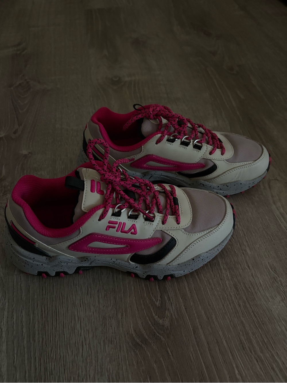FILA Women's Beige and Hot Pink Athletic Trail Sneakers